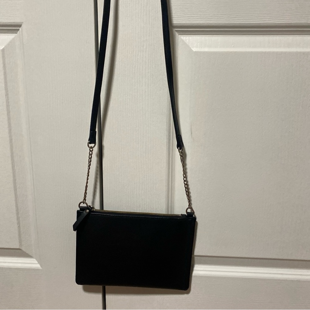 Sleek Black Crossbody Bag with Chain Strap